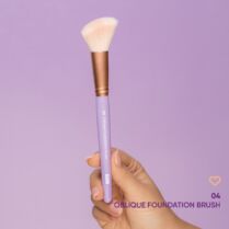 04 Oblique Foundation Brush Nejha