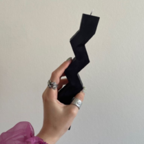 Χειροποίητη Αρωματική Λαμπάδα Zig Zag Black Luxury Candles